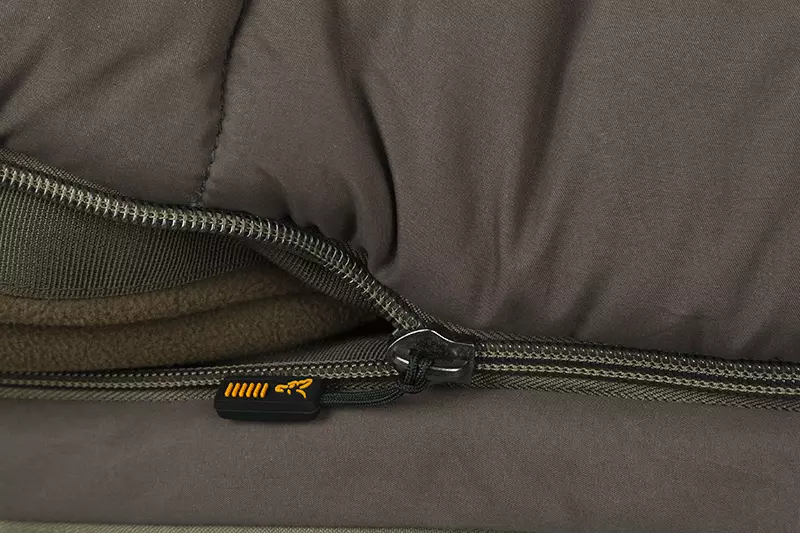 FOX Lehátko s vestavěným spacákem FLATLINER 8 LEG 5 SEASON SLEEP SYSTEM