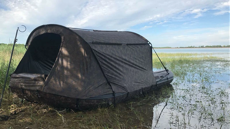 FOX Člun s bivakem FX420 CAMO BOAT BIVVY