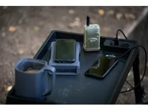 RidgeMonkey Vault Tech Table - stolek s powerbankou 9500 maH