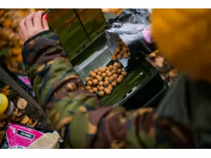 RidgeMonkey Drtička Advanced Boilie Crusher + 17 l Modular Bucket