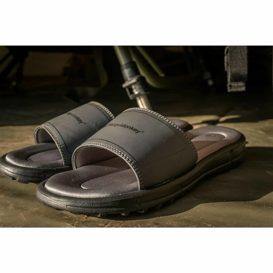 RidgeMonkey: Boty APEarel Dropback Sliders Grey VÝPRODEJ