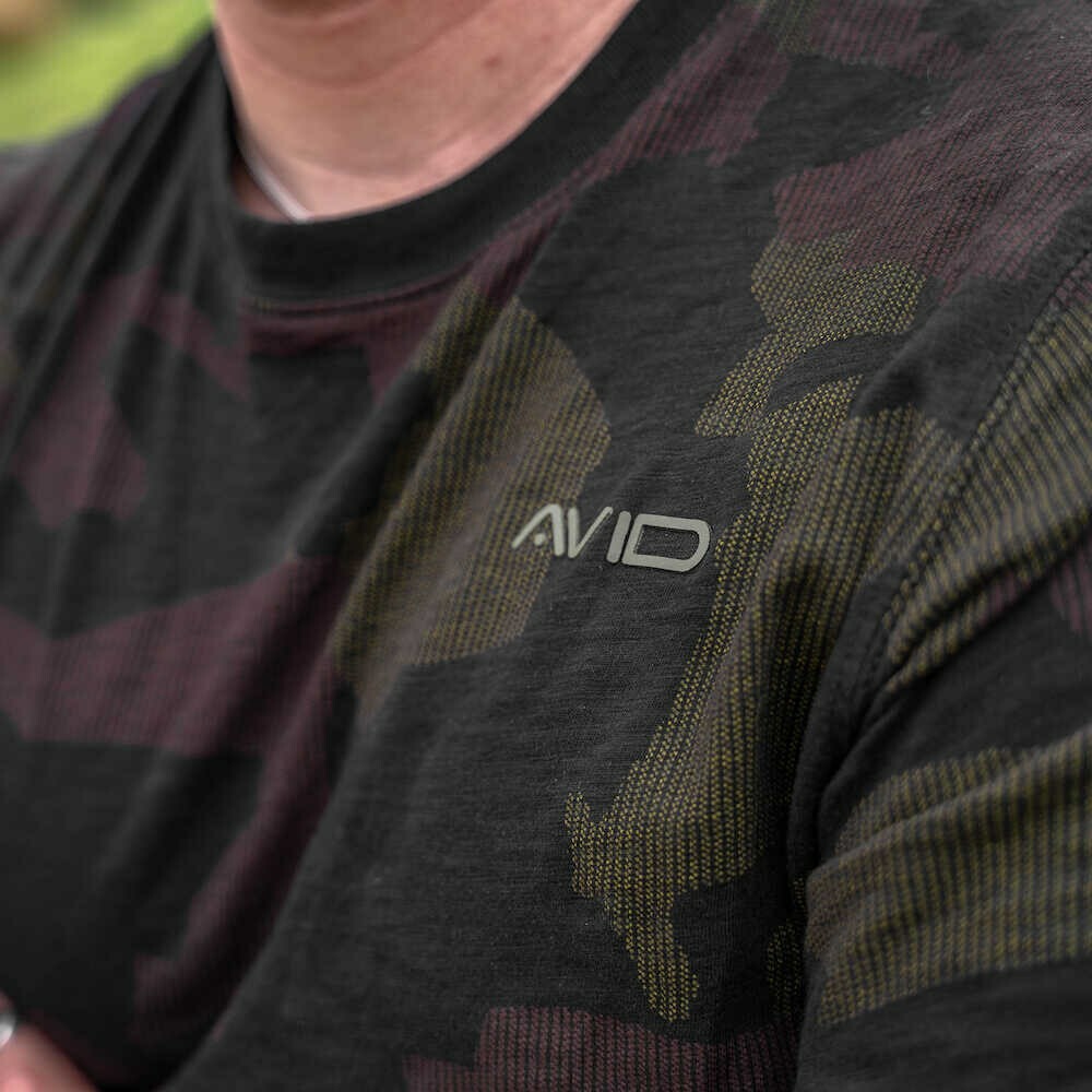 Avid Carp Triko s Dlouhým Rukávem Distortion Camo Lite T-Shirt Long Sleeve AKCE
