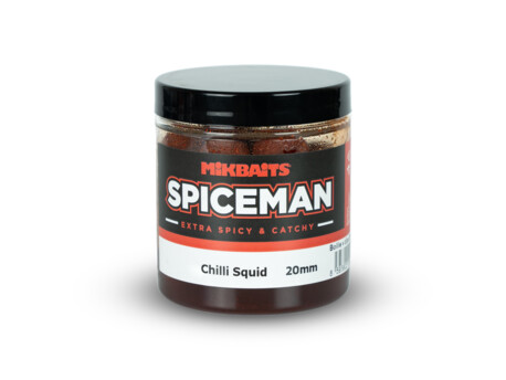 MIKBAITS Spiceman boilie v dipu 250ml - Chilli Squid 20mm