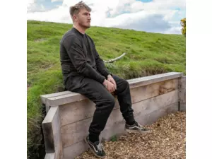 Avid Carp Tepláky Distortion Black Jogger AKCE