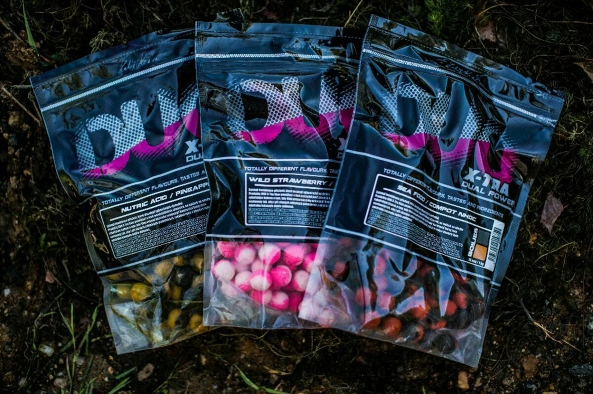 LK Baits DUO X-Tra Boilies Wild Strawberry/Carp Secret