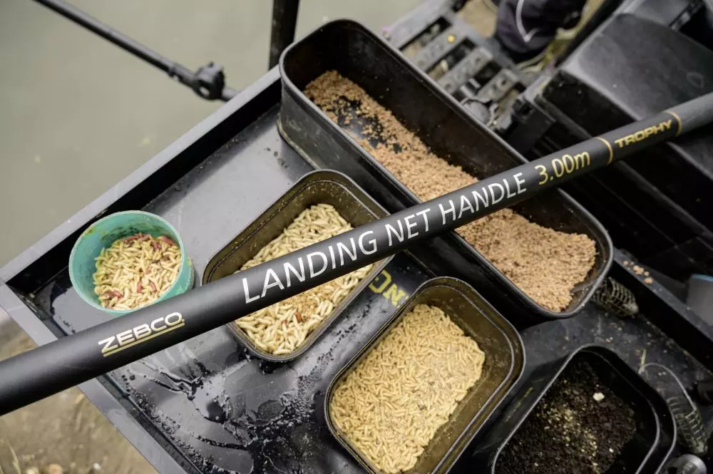 ZEBCO PODBĚRÁKOVÁ TYČ TROPHY LANDING NET HANDLE 3m AKCE