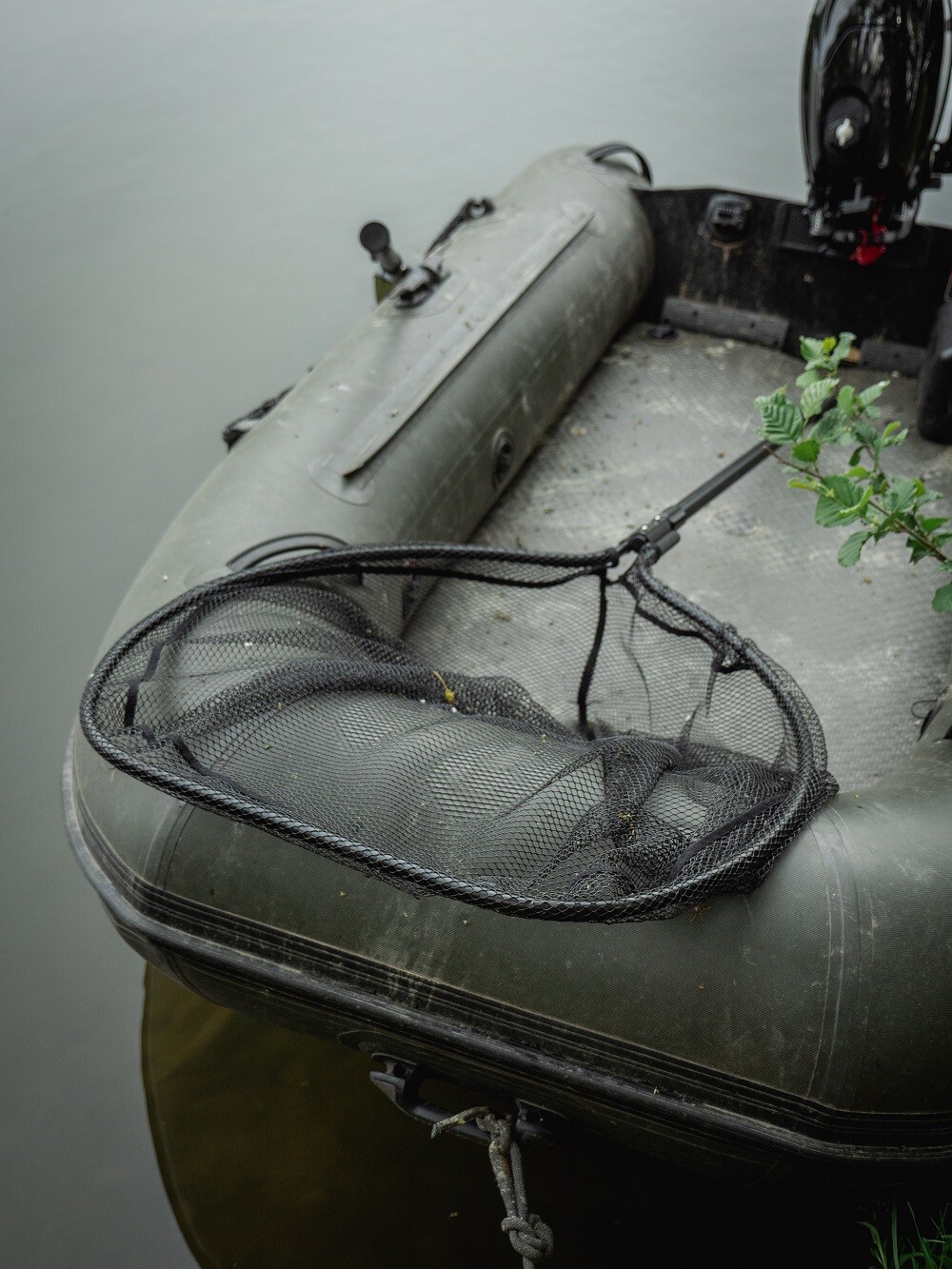 Giants fishing Podběrák Deluxe Landing Net Rubber Medium 70x60cm (2x rukojeť)