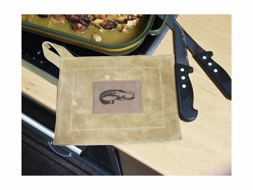 Chňapka a podložka "sumec" VÝPRODEJ