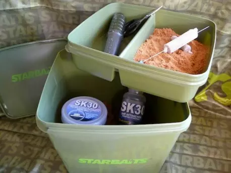 Kbelík hranatý Starbaits (11l+víko+vanička)