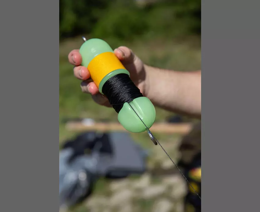 Black Cat Plovák Outrigger Float Glow 18cm