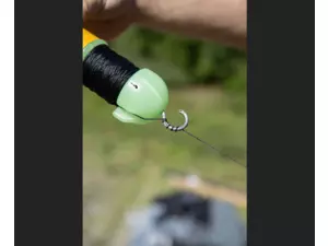 Black Cat Plovák Outrigger Float Glow 18cm