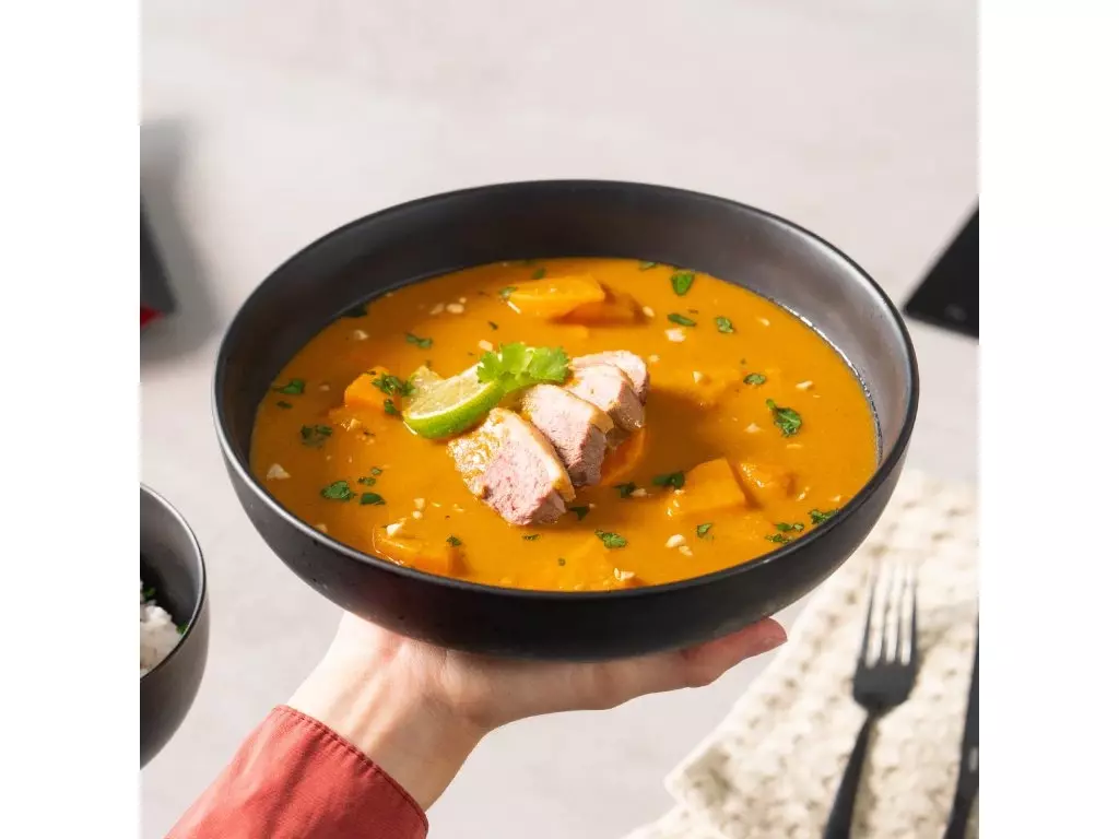 EXPRES MENU Massaman kari s kachním masem