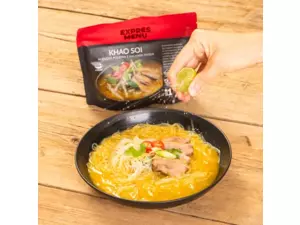 Khao Soi - nudlová polévka s kachním masem 1 porce