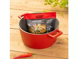 Khao Soi - nudlová polévka s kachním masem 1 porce