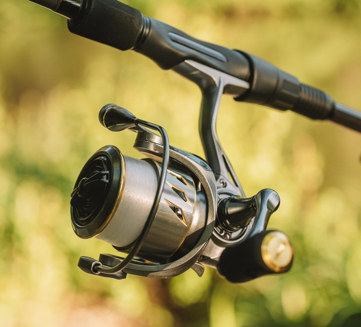 Giants fishing Prut Deluxe Feeder MH 3,3m 100g + naviják GXF 3000FD