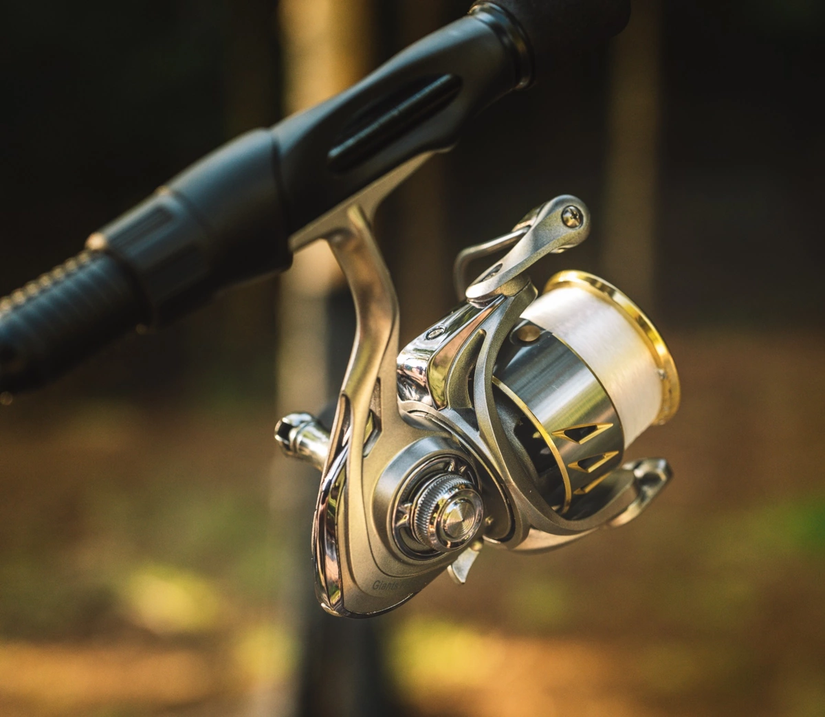 Giants fishing Prut Deluxe Feeder MH 3,3m 100g + naviják GXF 3000FD