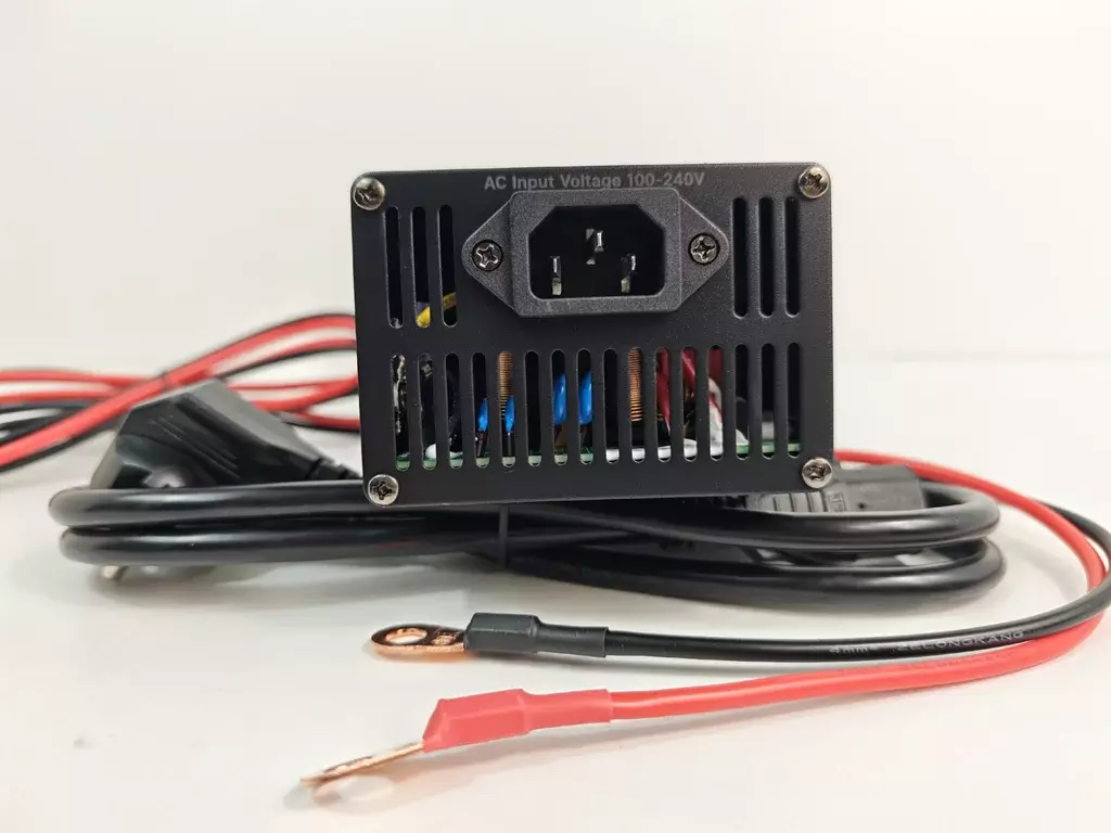 LiTime 14,6V 20A nabíječka pro LiFePO4 baterie