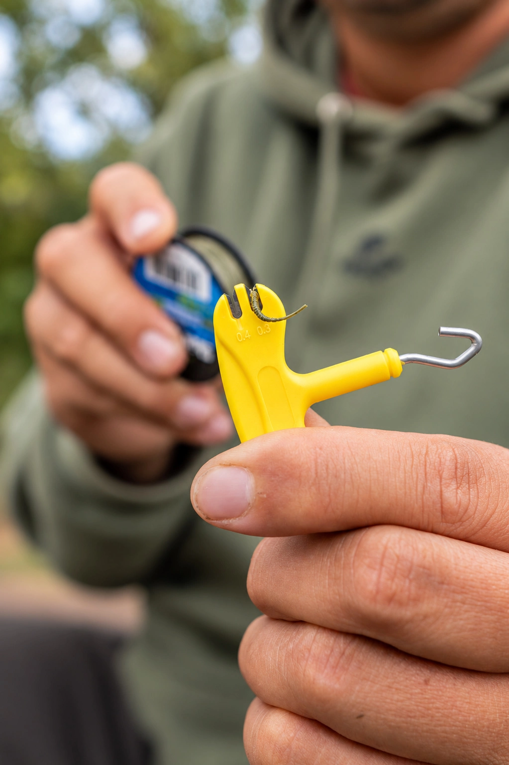 Giants fishing Dotahovač uzlů a stahovač šňůrek Multi Tool 3in1 Knot Puller and Line Stripper