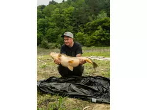 Giants fishing Tričko pánské černé Kapři v kruhu