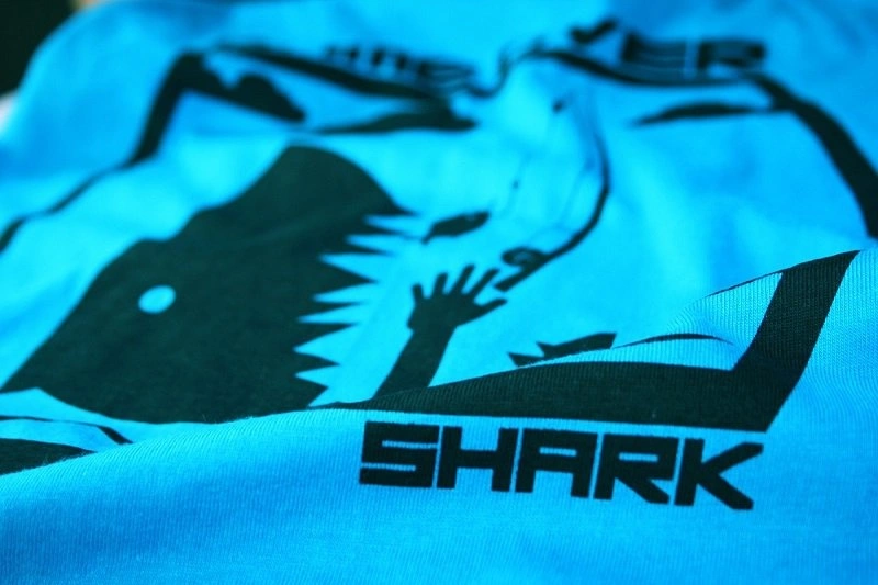 HOTSPOT Design Tričko Game Over Shark Man