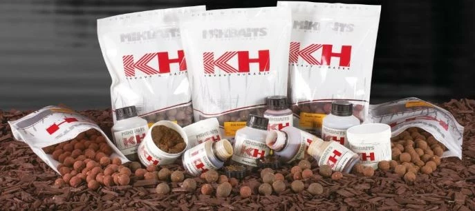 MIKBAITS Krvavý Huňáček trvanlivé boilie 2,5kg