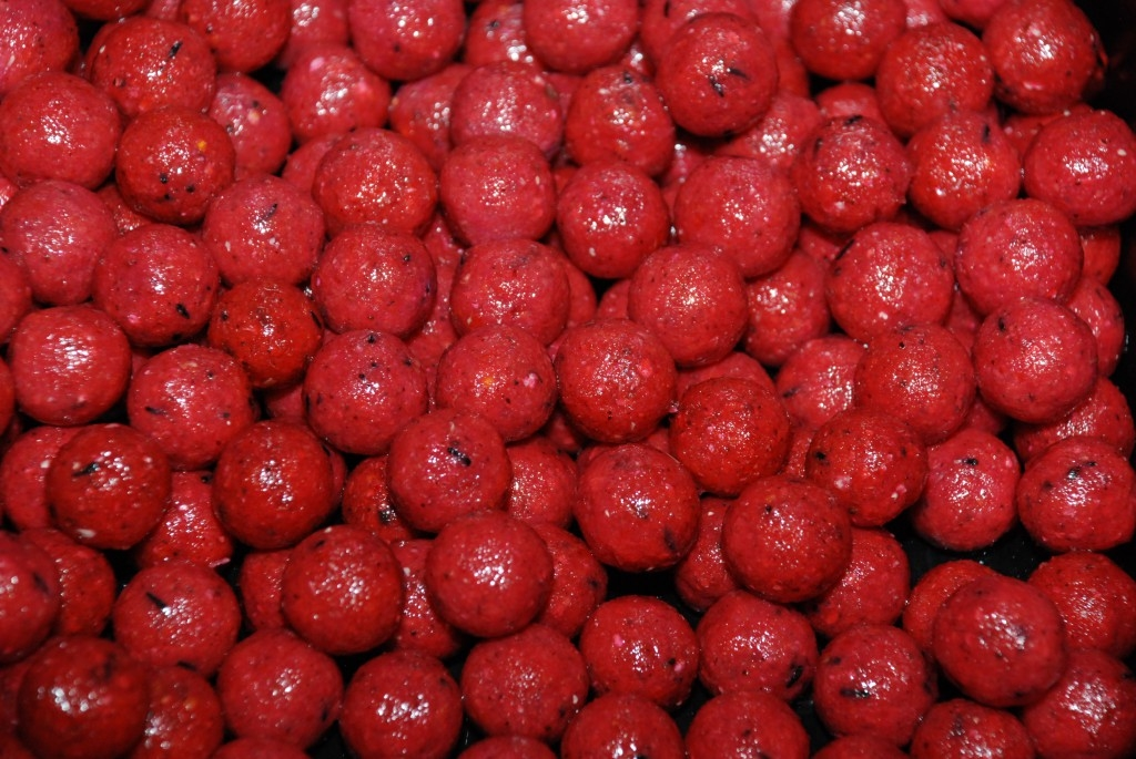 LK Baits Boilie Švestkový koktejl 18mm 1kg J. Kratěna Limitovana edice