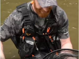 SAVAGE GEAR vesta Hitch Hiker Fishing Vest VÝPRODEJ