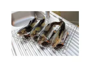 BRADLEY SMOKERS Dřevěný stojánek na uzení pstruhů