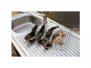 BRADLEY SMOKERS Dřevěný stojánek na uzení pstruhů