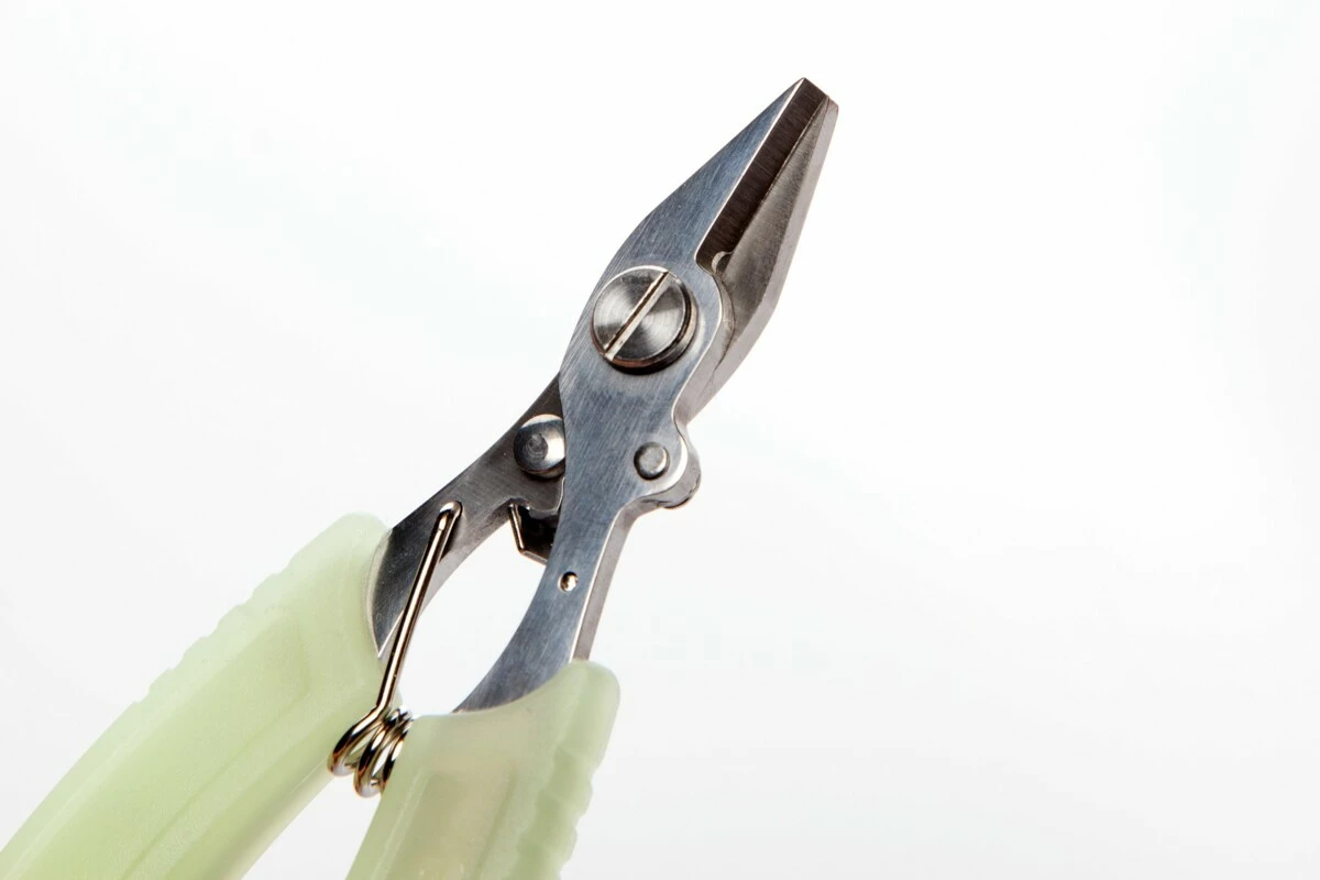 RidgeMonkey Nite Glow Braid Scissors- svítící nůžky na bižuterii VÝPRODEJ