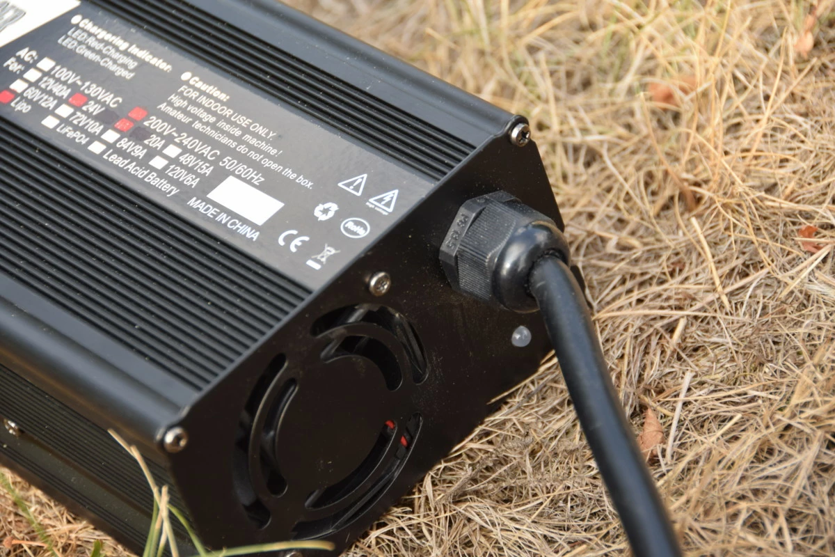 MIVARDI M-CELL nabíječka 24V 20A