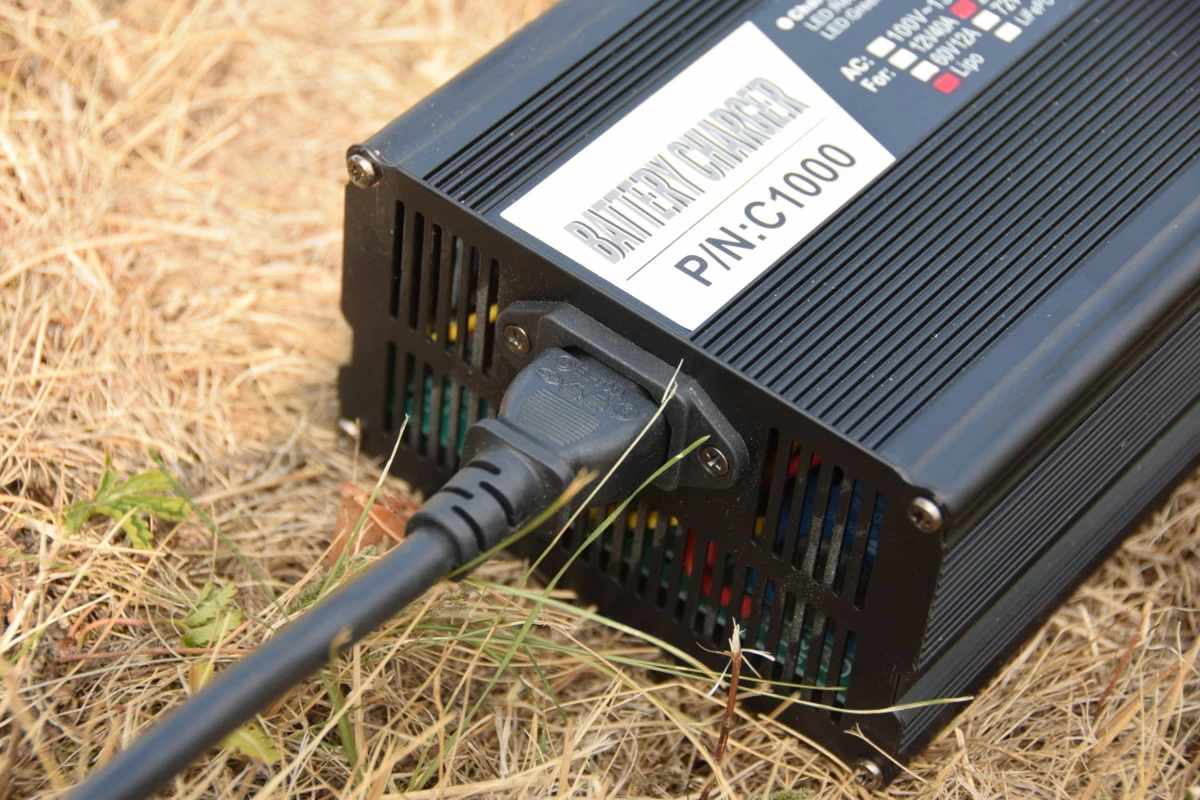 MIVARDI M-CELL nabíječka 24V 20A